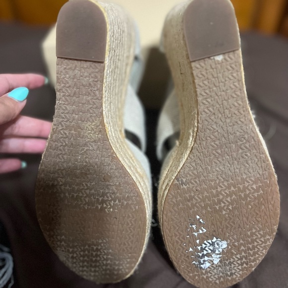 MICHAEL KORS WEDGE SANDAL - Picture 5 of 5